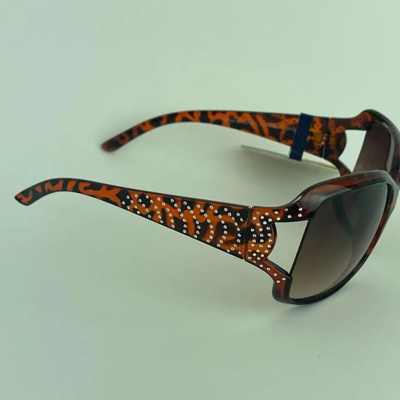 SG00774 NORTHCREST Sunglasses for Women Brown Gradient Tort w/ Rhinestone - Picture 4 of 8